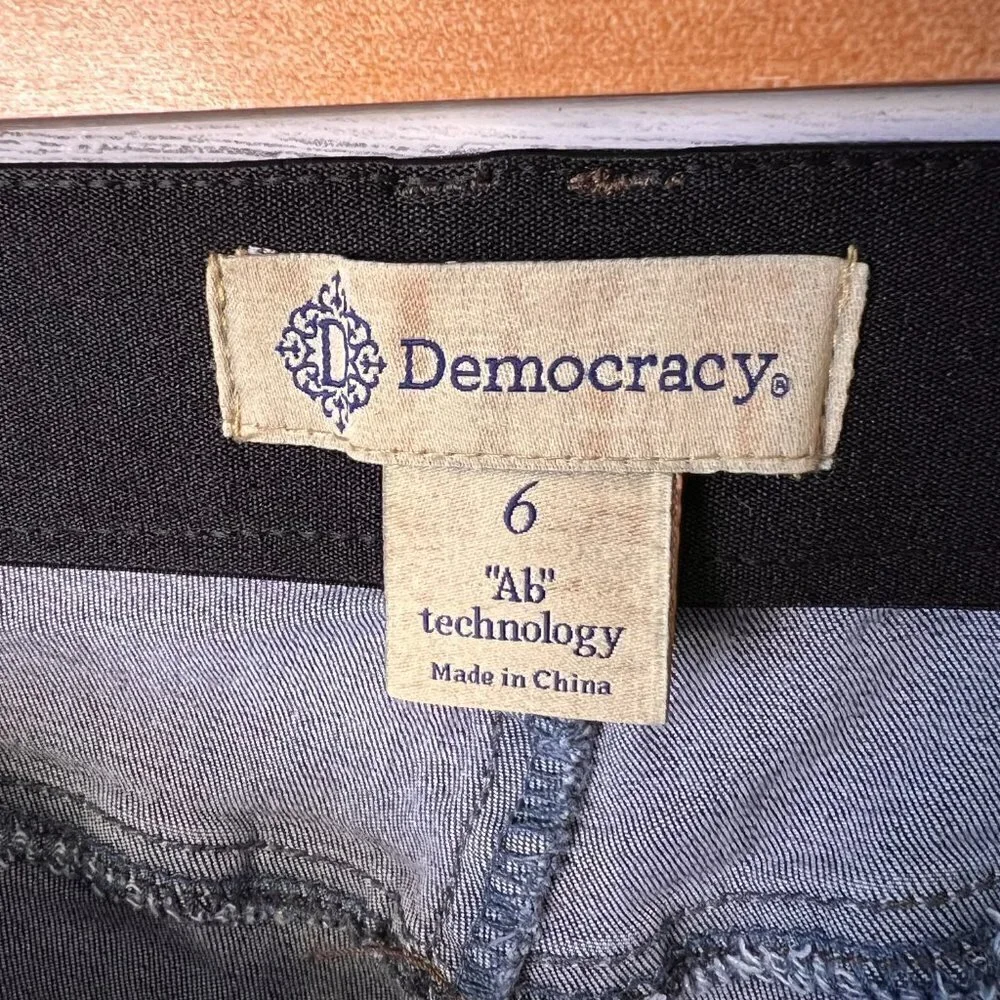 Democracy Jean Womens Size 6 Dark Wash Scalloped Hem Straight Crop Denim